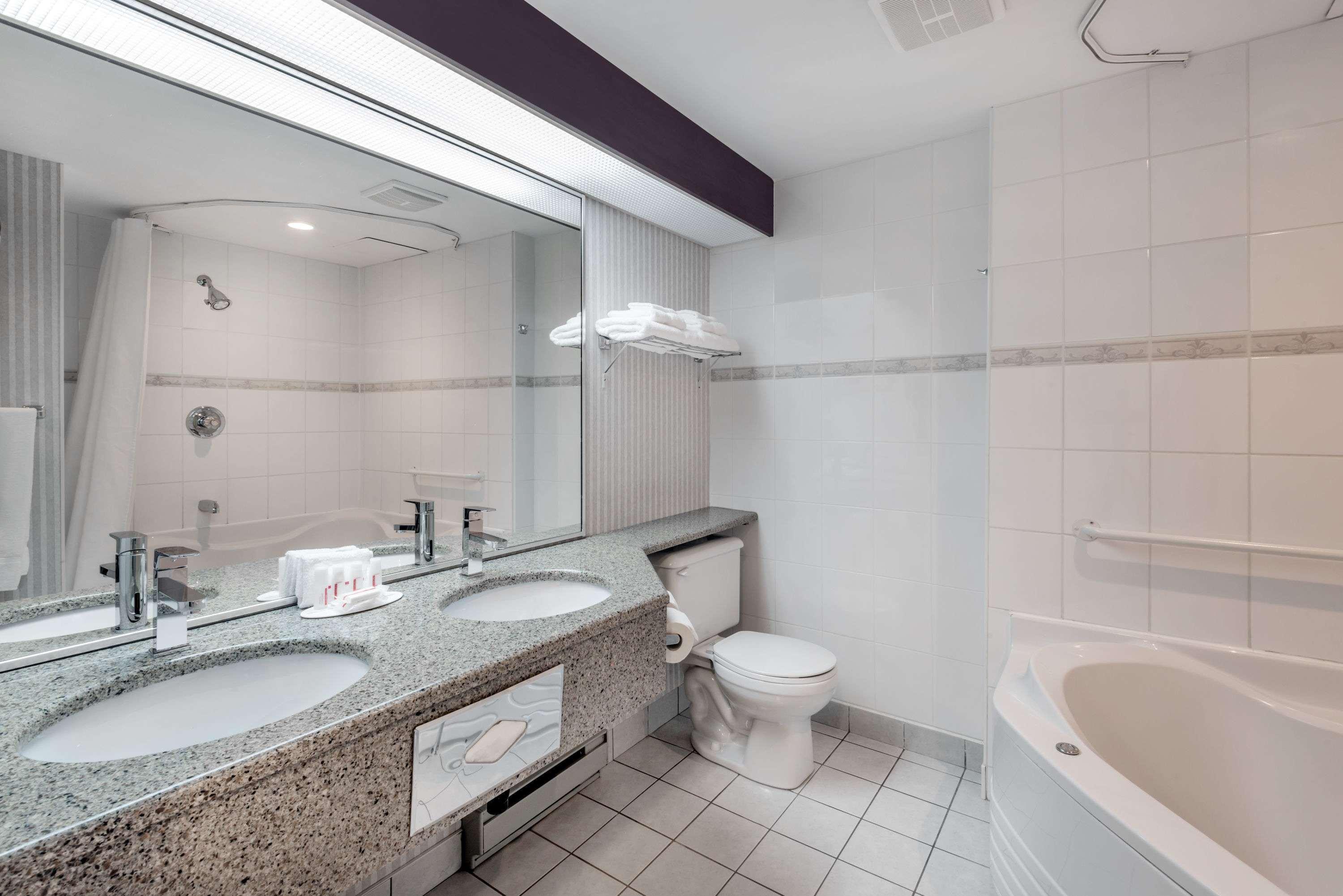 Ramada Plaza By Wyndham Gatineau/Manoir Du Casino Hotel Buitenkant foto
